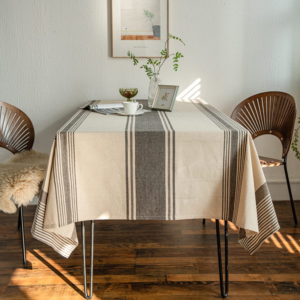 Nappe rectangulaire en coton mélangé à fines rayures noires