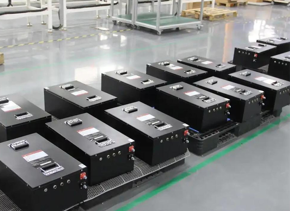 Inteligentny system ładowania pojazdów elektrycznych (EV) z wykorzystaniem fotowoltaiki i systemów magazynowania energii (ESS) dla luksusowych obszarów mieszkaniowych w Kairze