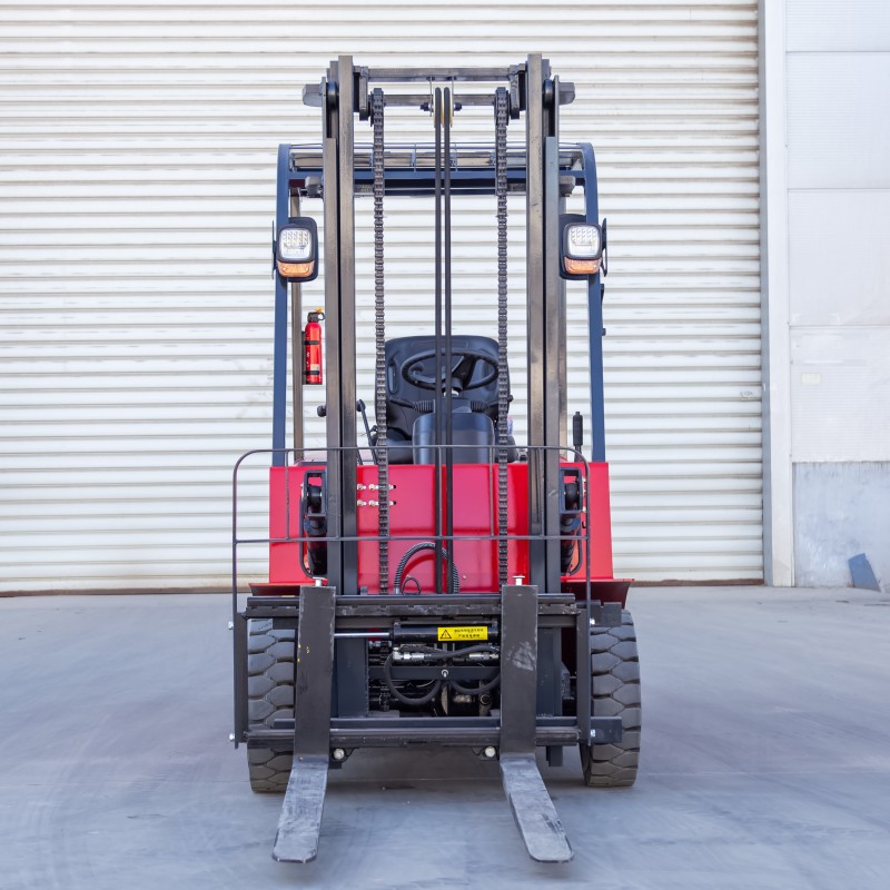 フォークリフトのマケト 新登場 2トン赤色電動フォークリフト｜狭い倉庫内や通路幅の狭いエリア