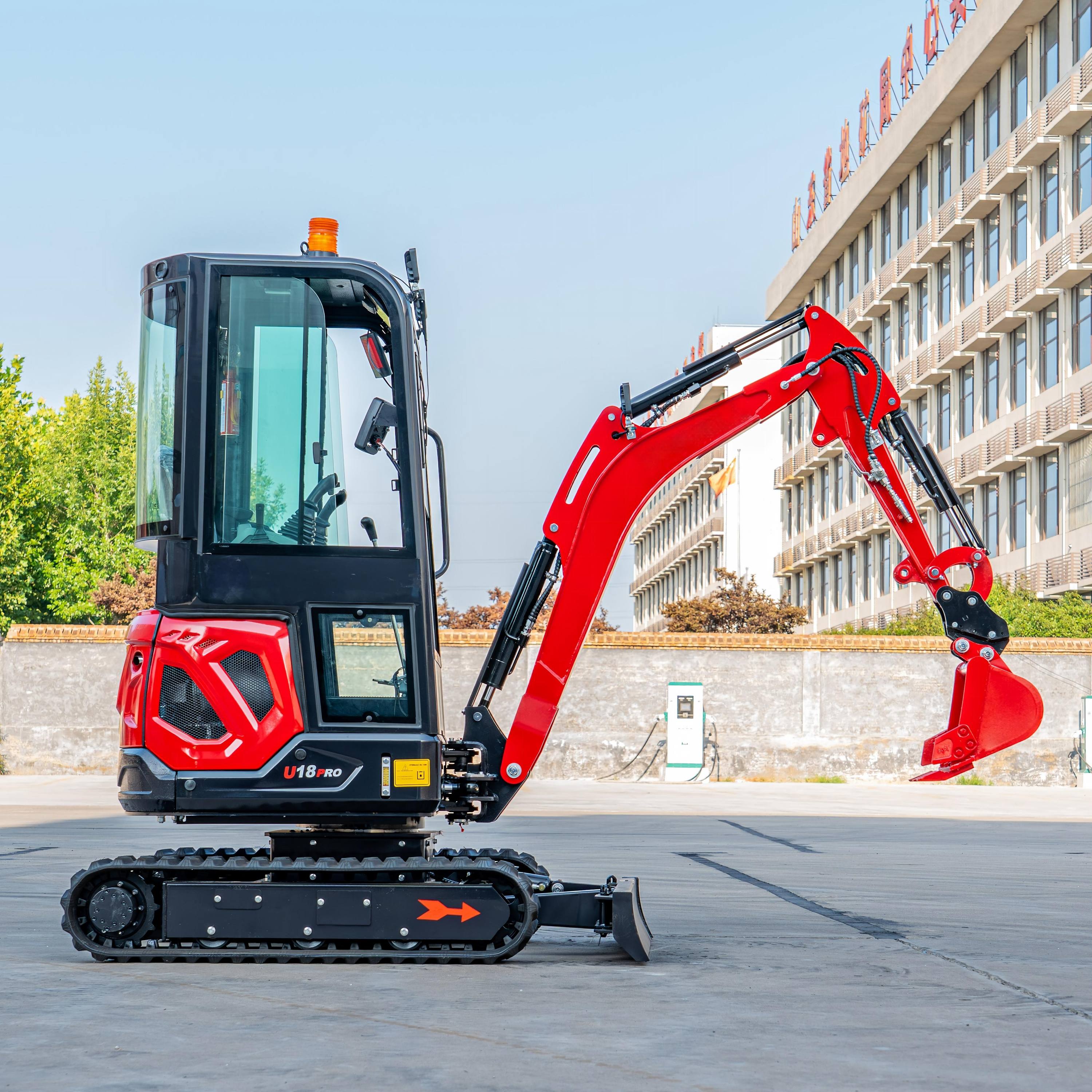 New Highly Excellent 1.8 Ton Red Excavator Performance Control Cheap High Quality Excavators with Track Extension Precise on Sale