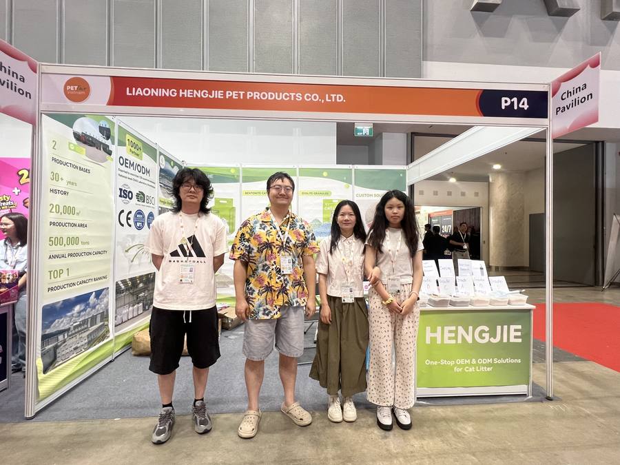 Equipo de HENGJIE en el Stand P14 – Expo Mascotas Vietnam 2026