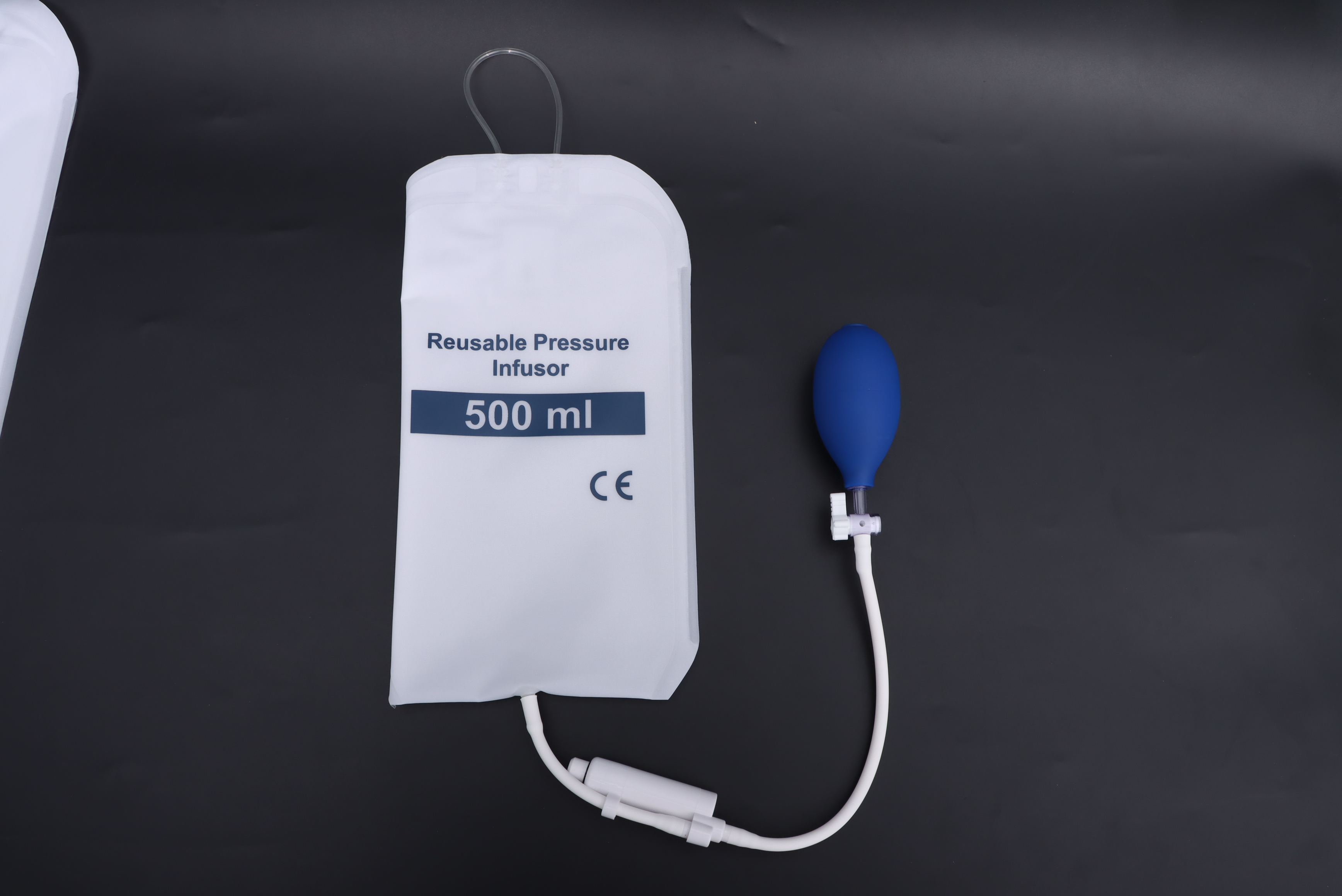 In che modo una borsa a pressione garantisce una somministrazione stabile di fluidi nelle procedure cliniche