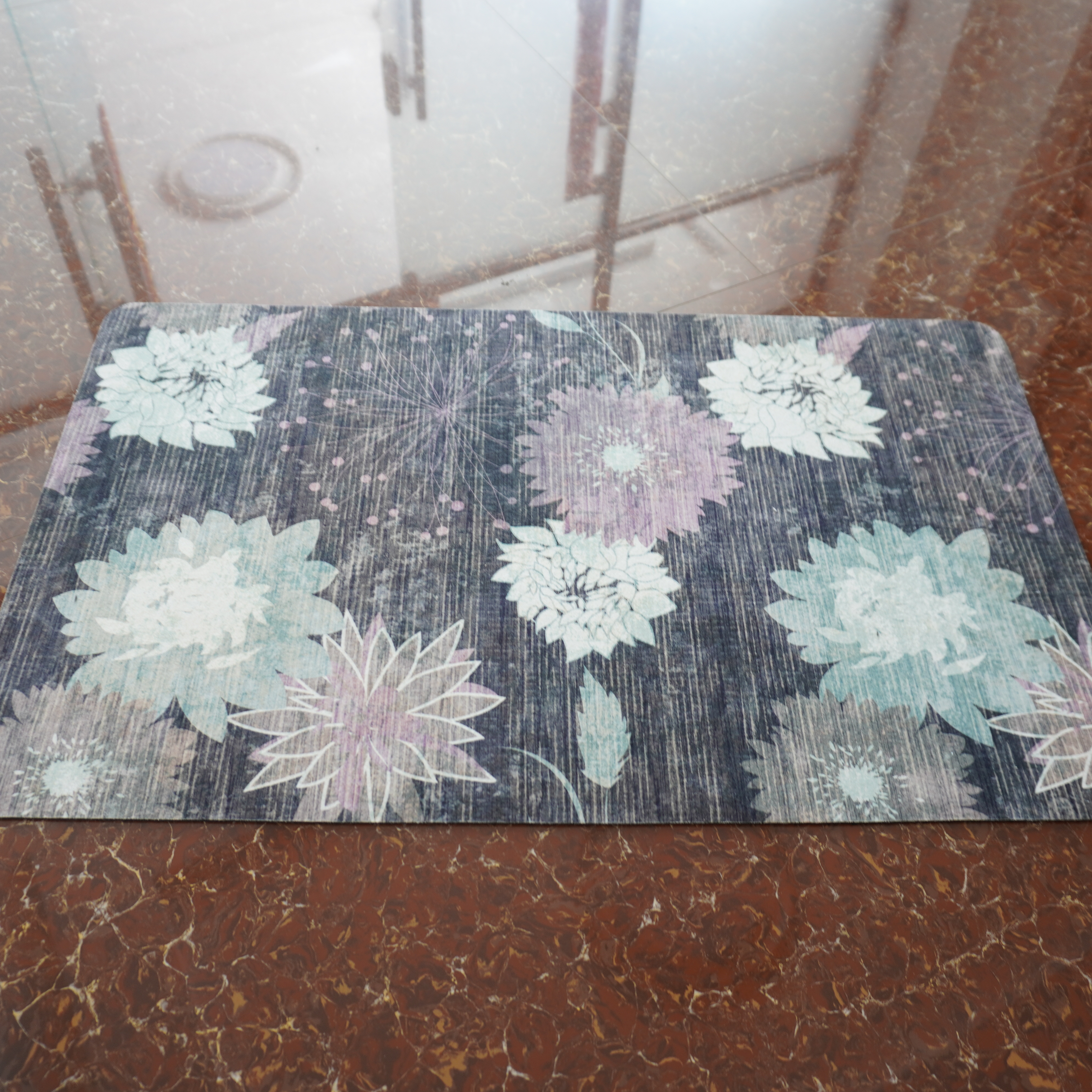 How to Choose the Right Non-Slip Floor Mats for High-Traffic Areas