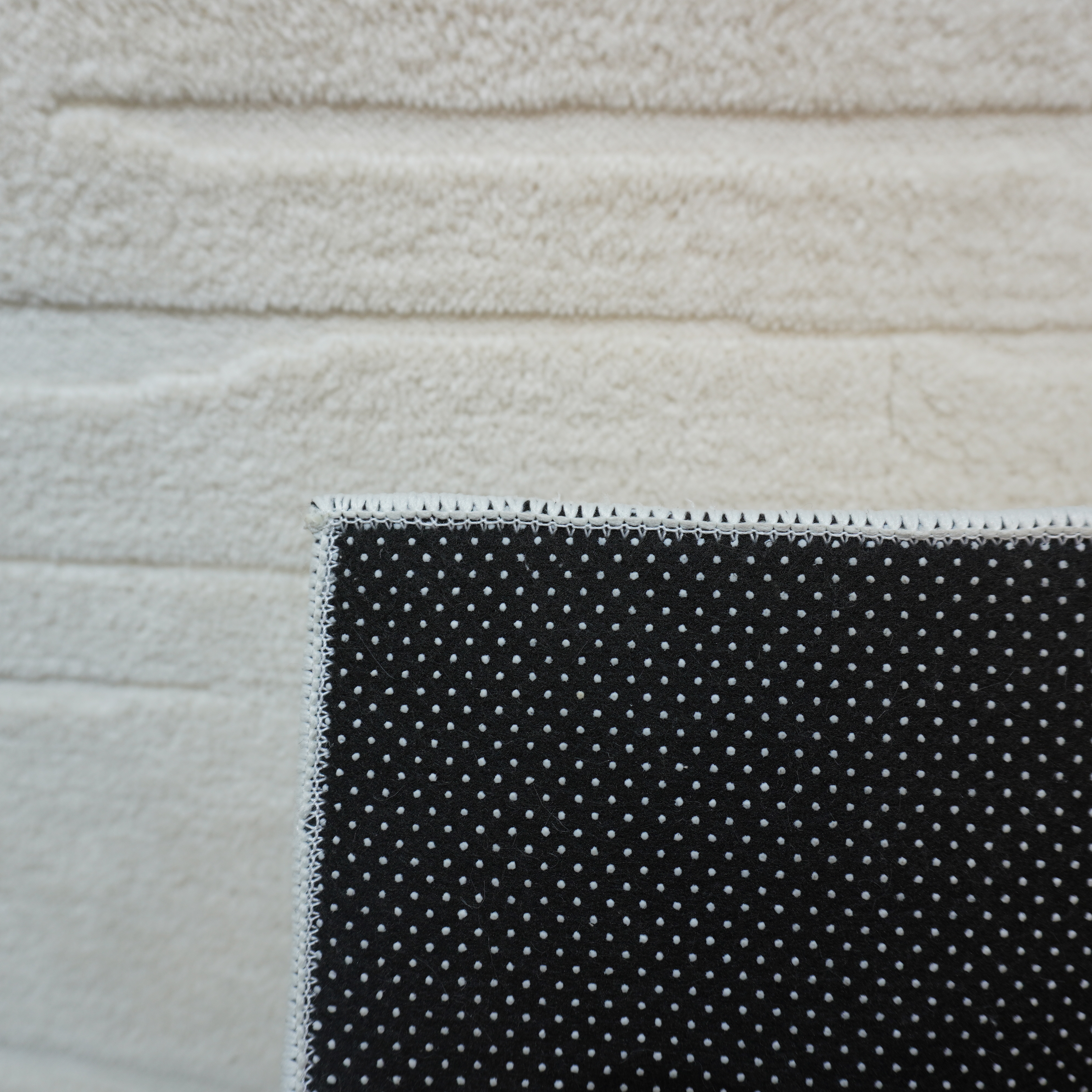 What Makes Cream Area Rugs a Trending Choice in Home Decor?