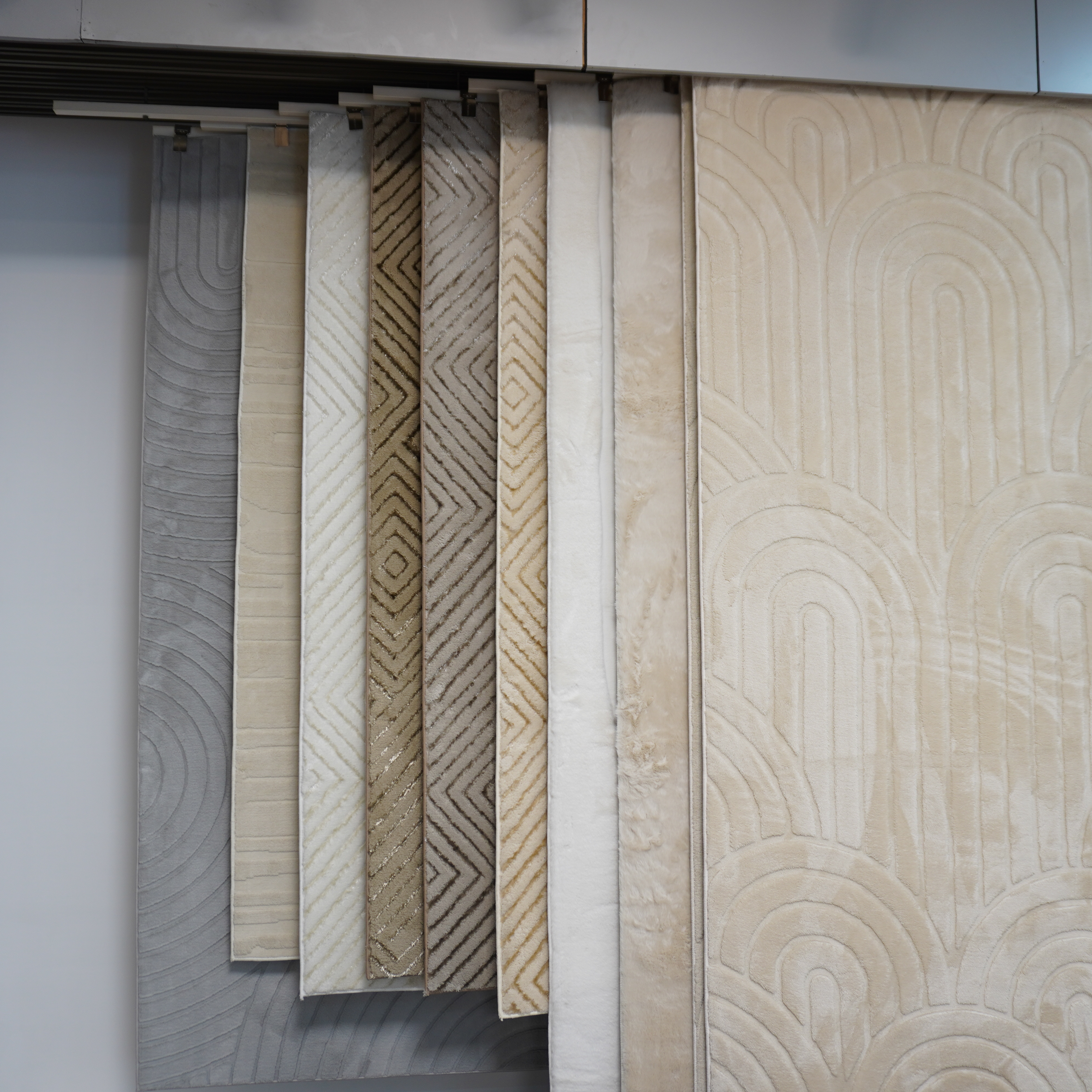 What Makes a 10x12 Area Rug Ideal for Living Rooms?