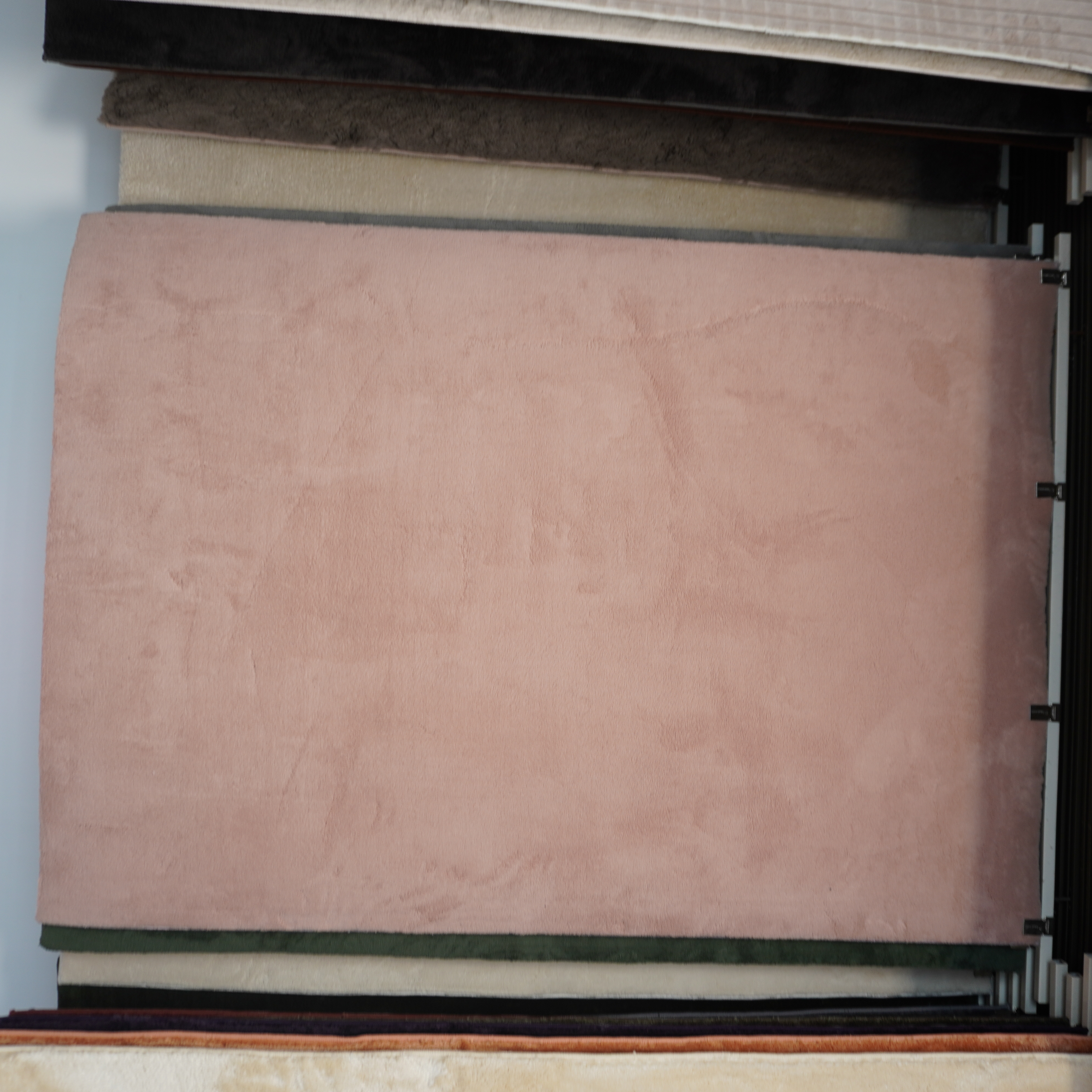 What Are the Benefits of Using Pink Shag Carpet in Home Du00e9cor?