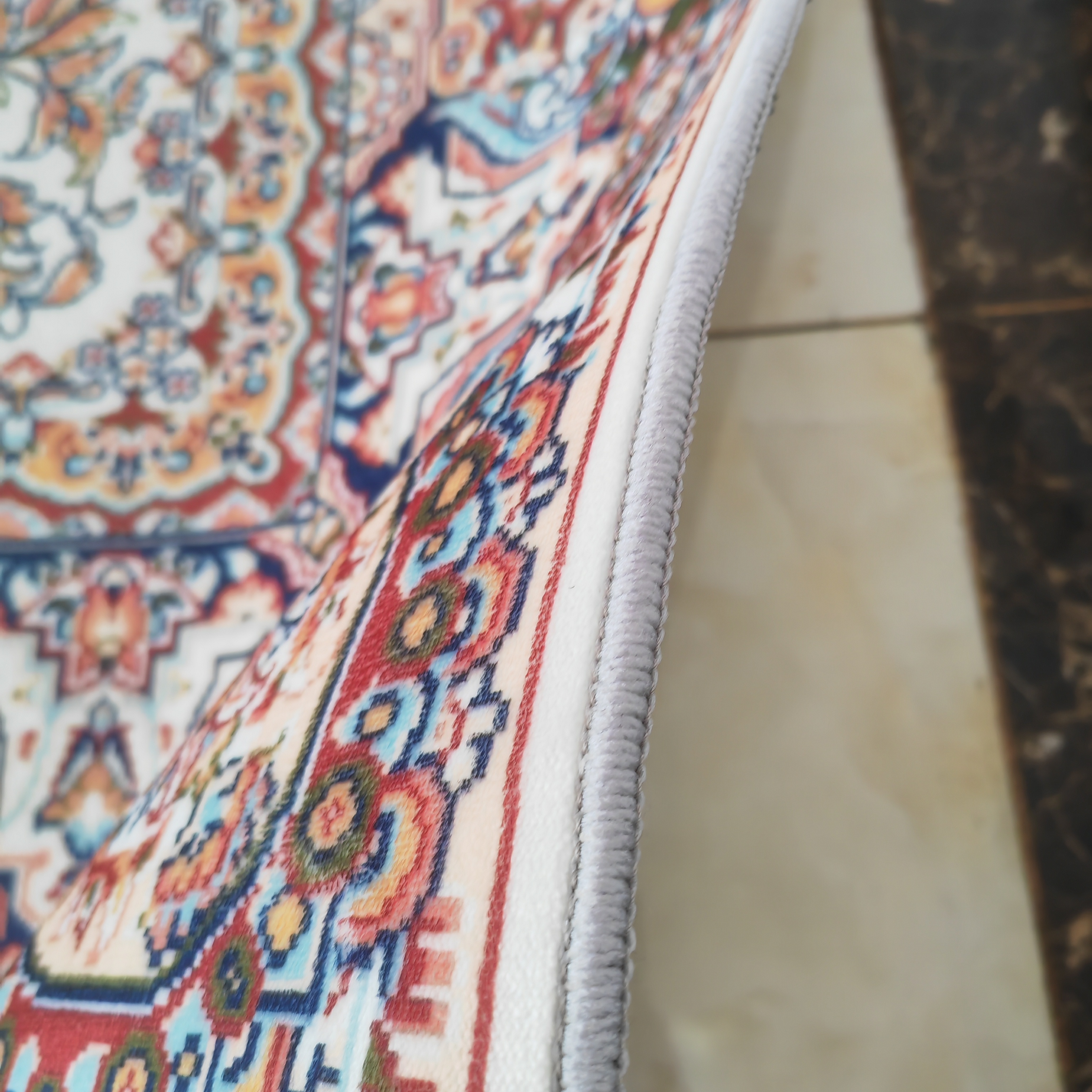 چگونه میتوانید از پوشش فرش راهروی کریسمس خود مراقبت کرده و آن را نگهداری کنید؟