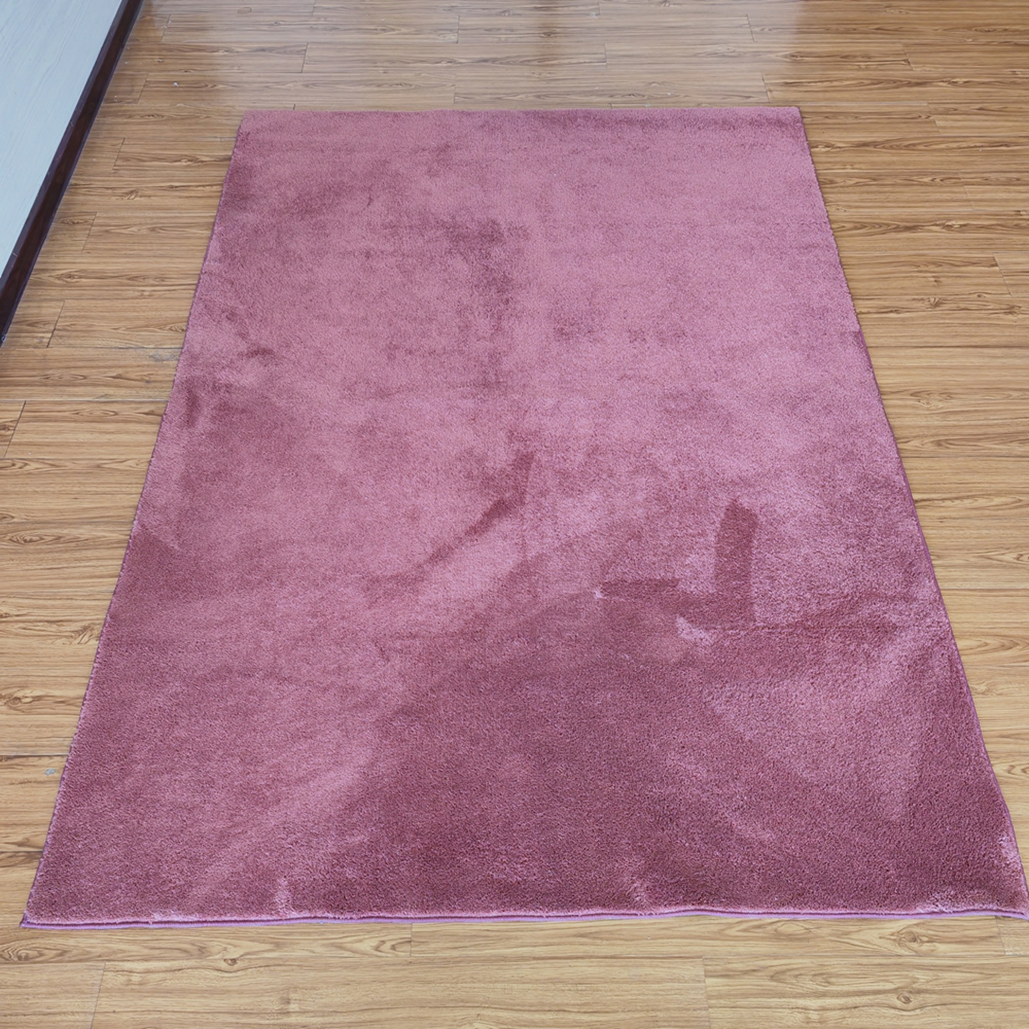 Quels sont les styles de tapis roses moelleux les plus populaires ?