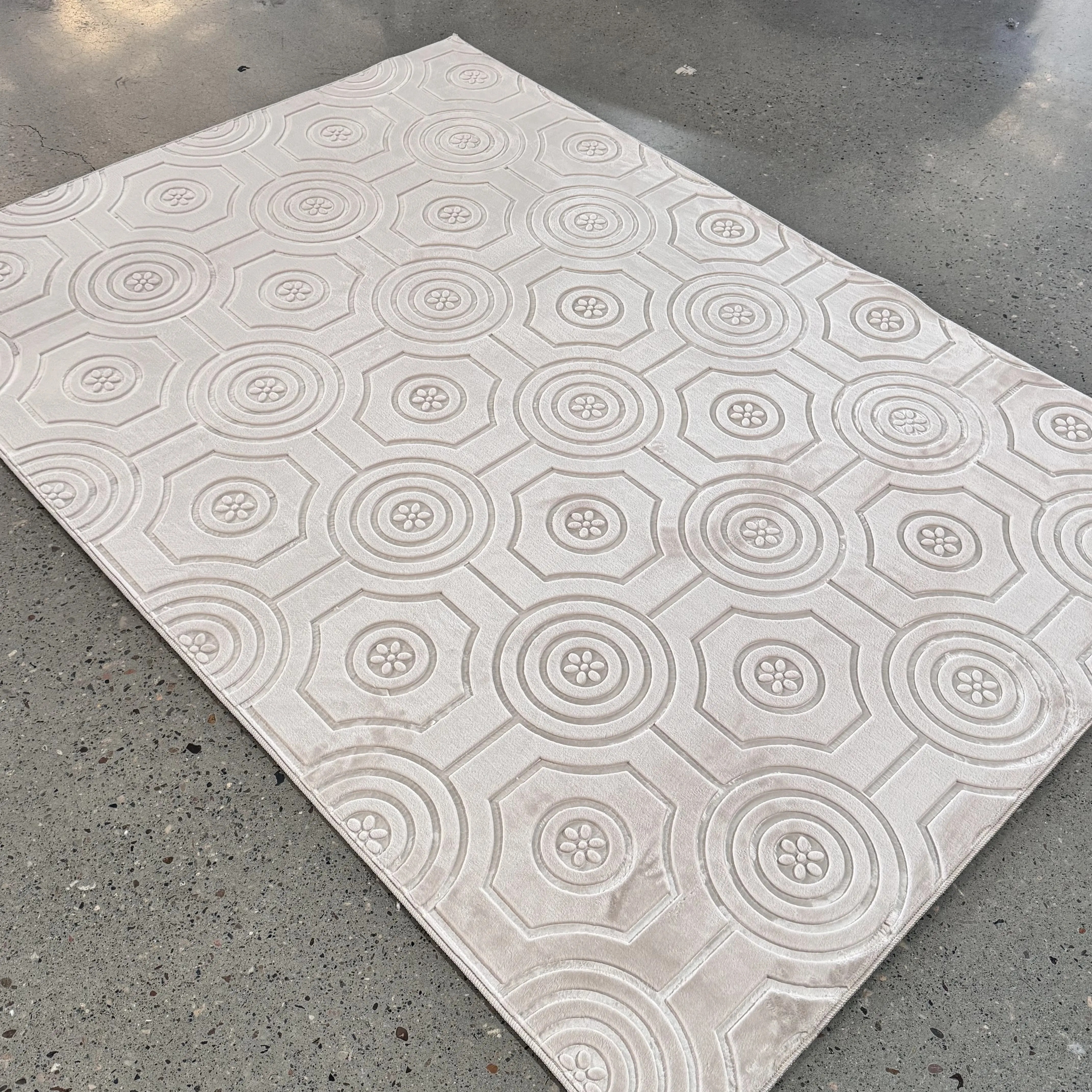 Where to Buy High-Quality Faux Fur Rugs at Wholesale Prices