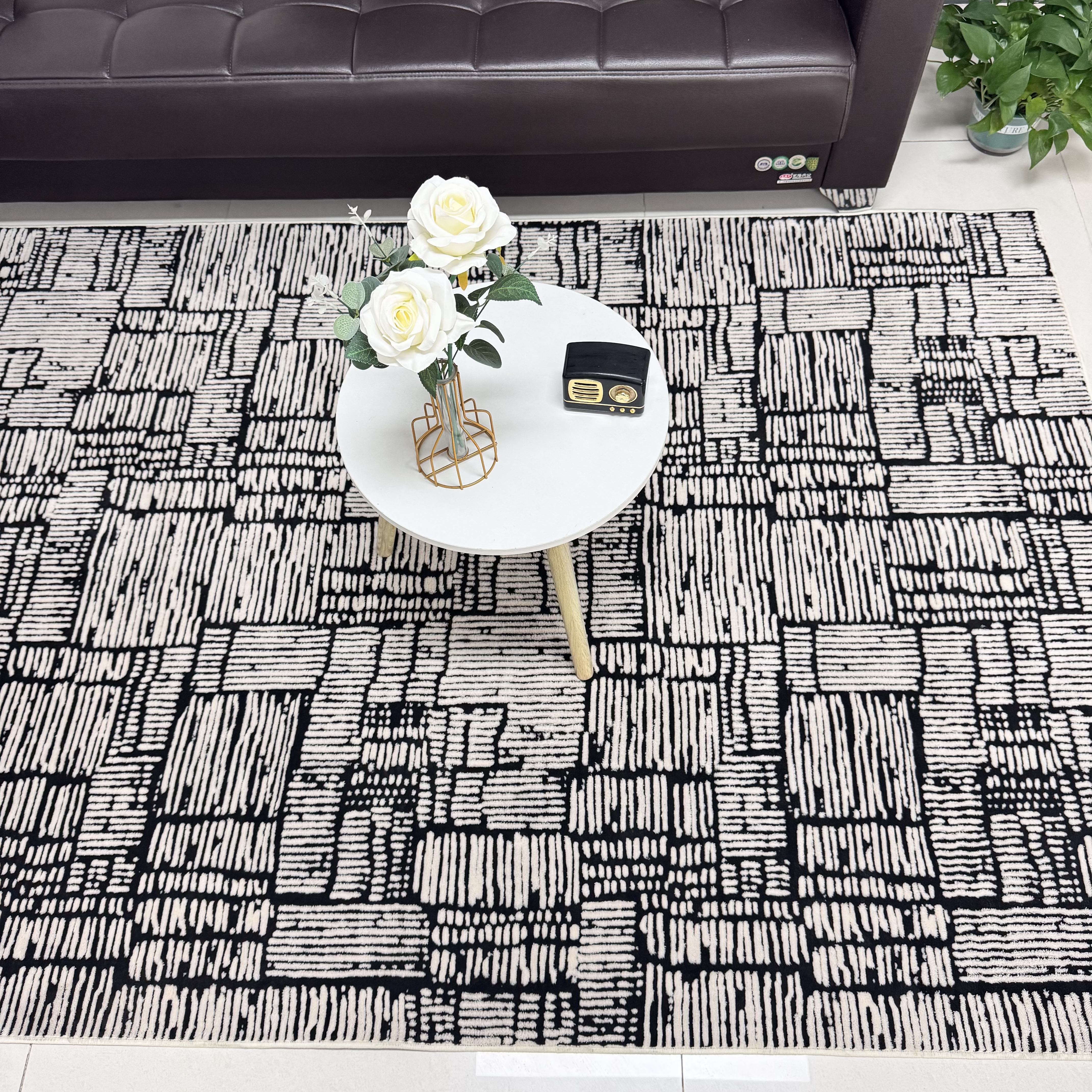 What Are the Benefits of Using Grey Shag Rugs in Home Decor?