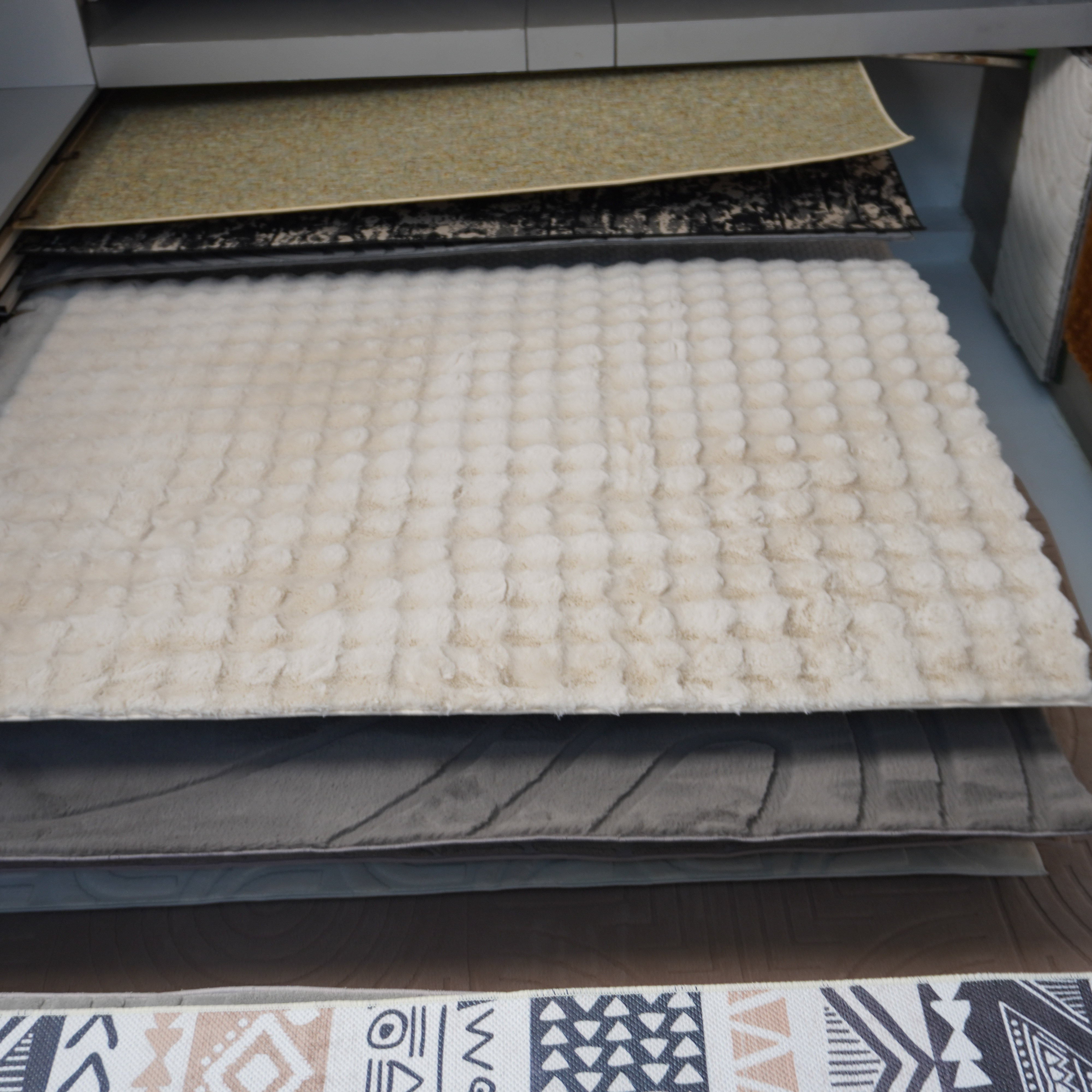 How to Choose the Right High Traffic Area Rug for Your Home?