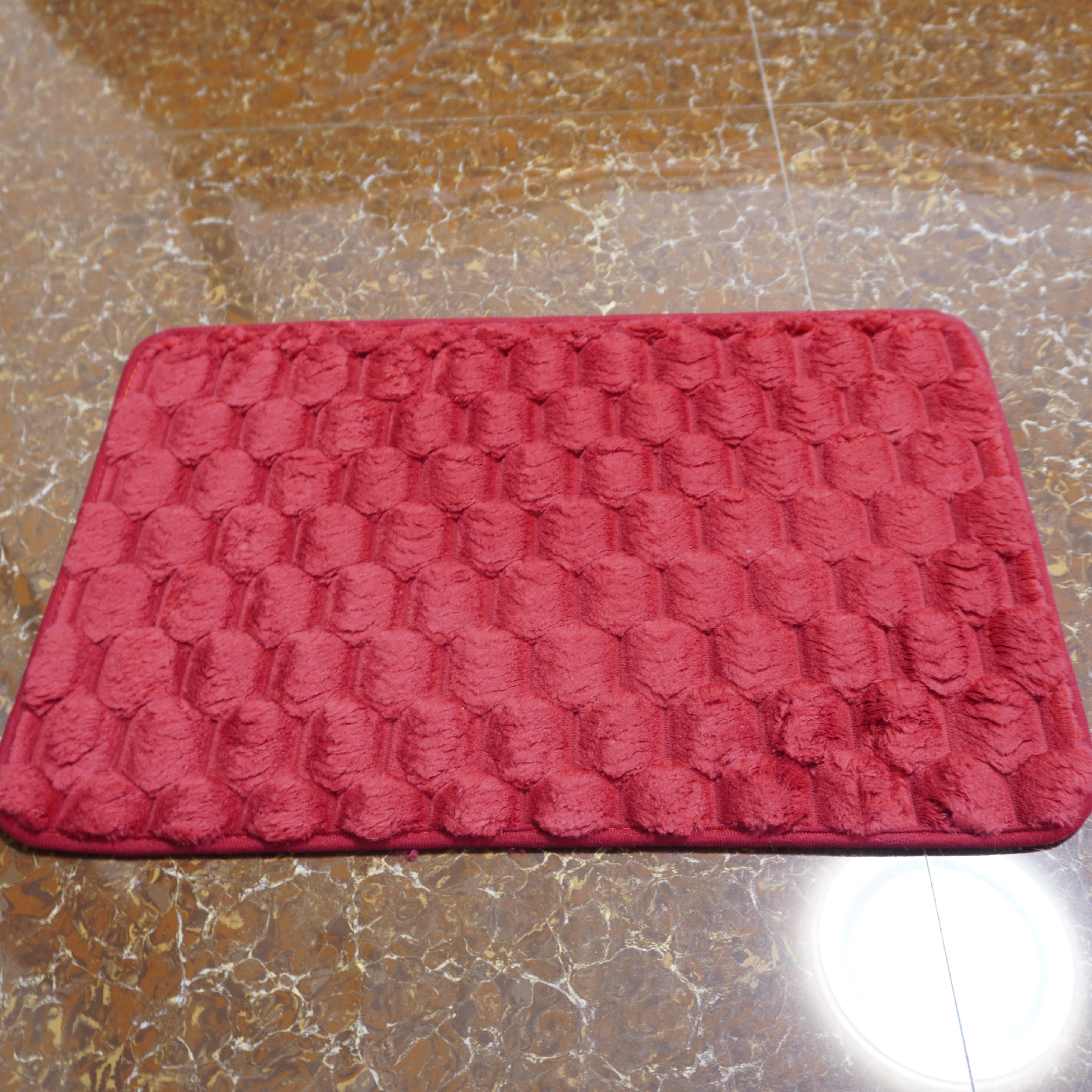 How to Choose the Best Machine Washable Bathroom Carpet for Your Needs