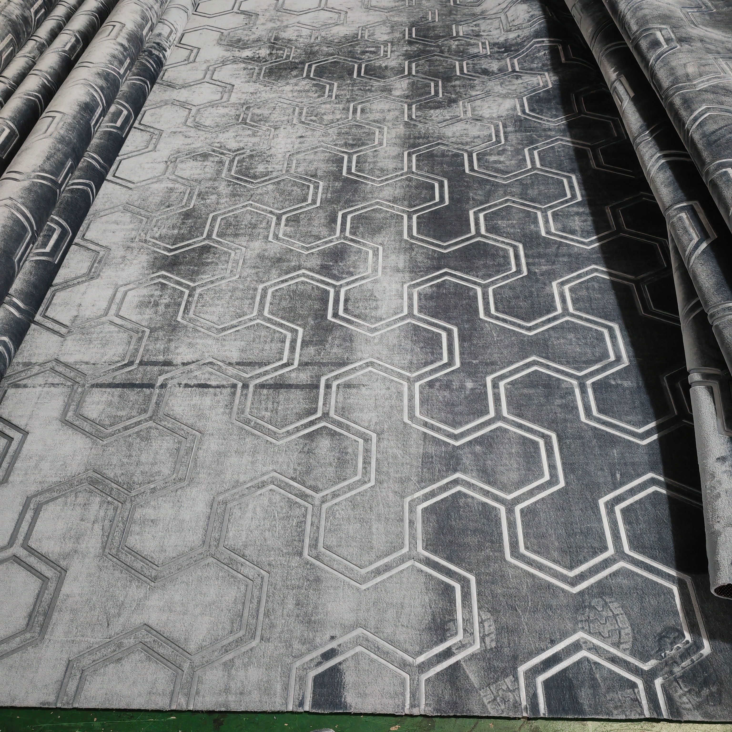How Dark Grey Area Rugs Enhance the Aesthetic of Any Room?