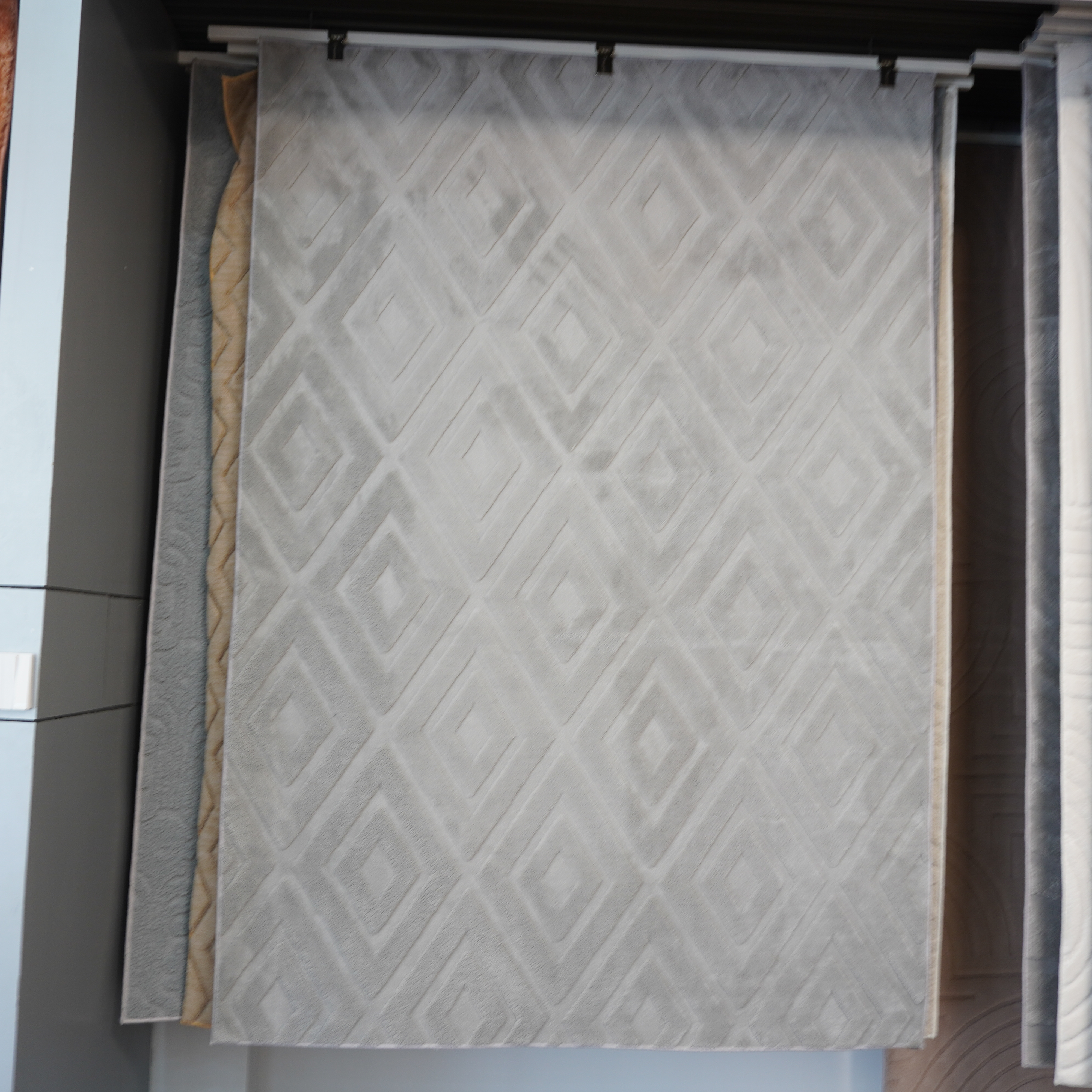 How to Identify the Best Materials for Durable Gray Area Rugs