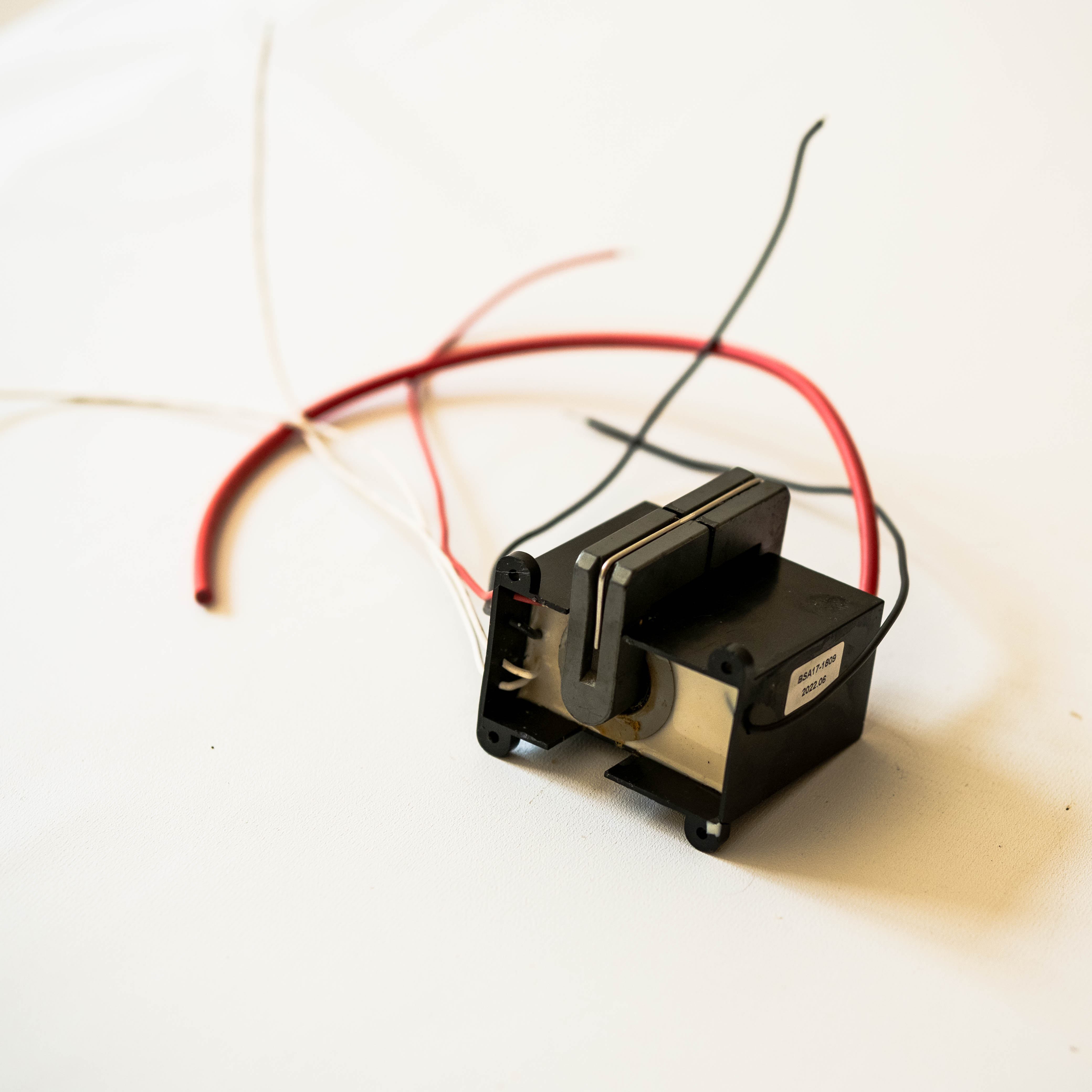What are the latest technological innovations for big power high voltage transformers