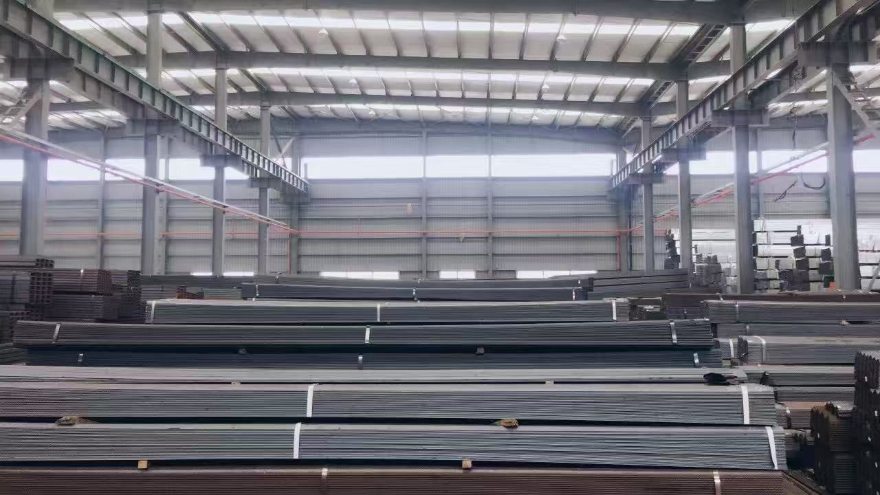 Mga Materyales para sa Roofing na Sheet Metal: Paghahambing sa Galvanized Steel, Aluminum, at Stainless Steel