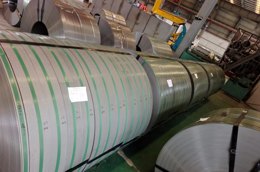 Processamento, Embalagem e Coordenação de Fornecimento de Bobinas de Aço Laminado a Quente