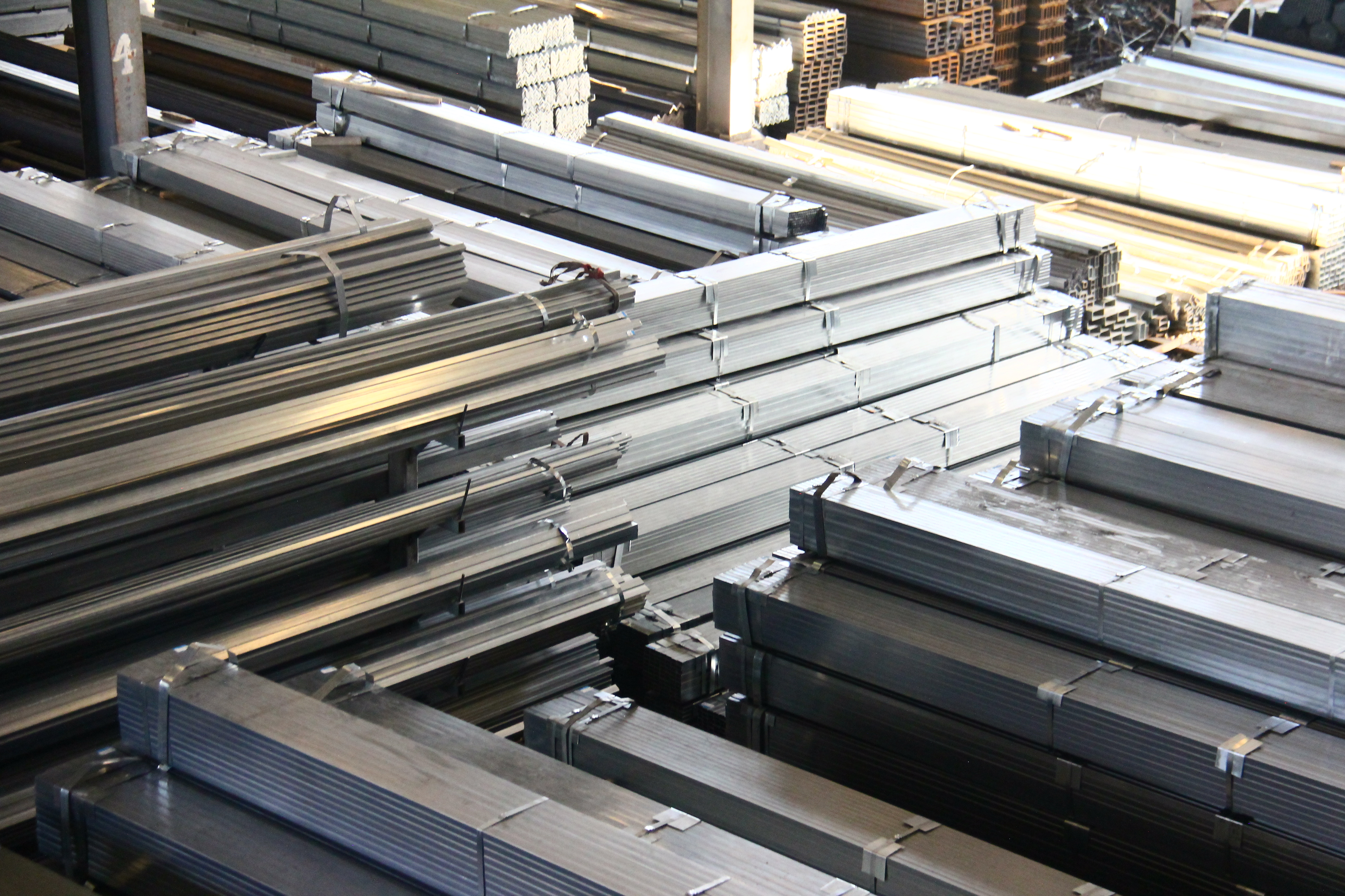 Levering van constructiestaalbuizen voor frames, ondersteuningselementen en exportprojecten