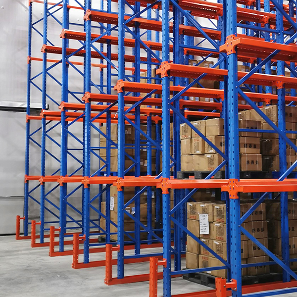 Fabricante de estanterías de tipo Drive-In | Soluciones de almacenamiento con acceso mediante carretilla elevadora