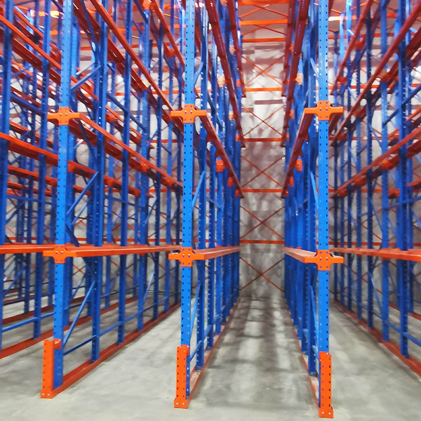 Sistema de almacenamiento de palets de alta densidad con acceso directo