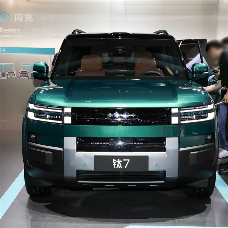 Exclusive Dark Green Paint | BYD Fangchengbao Leopard 7