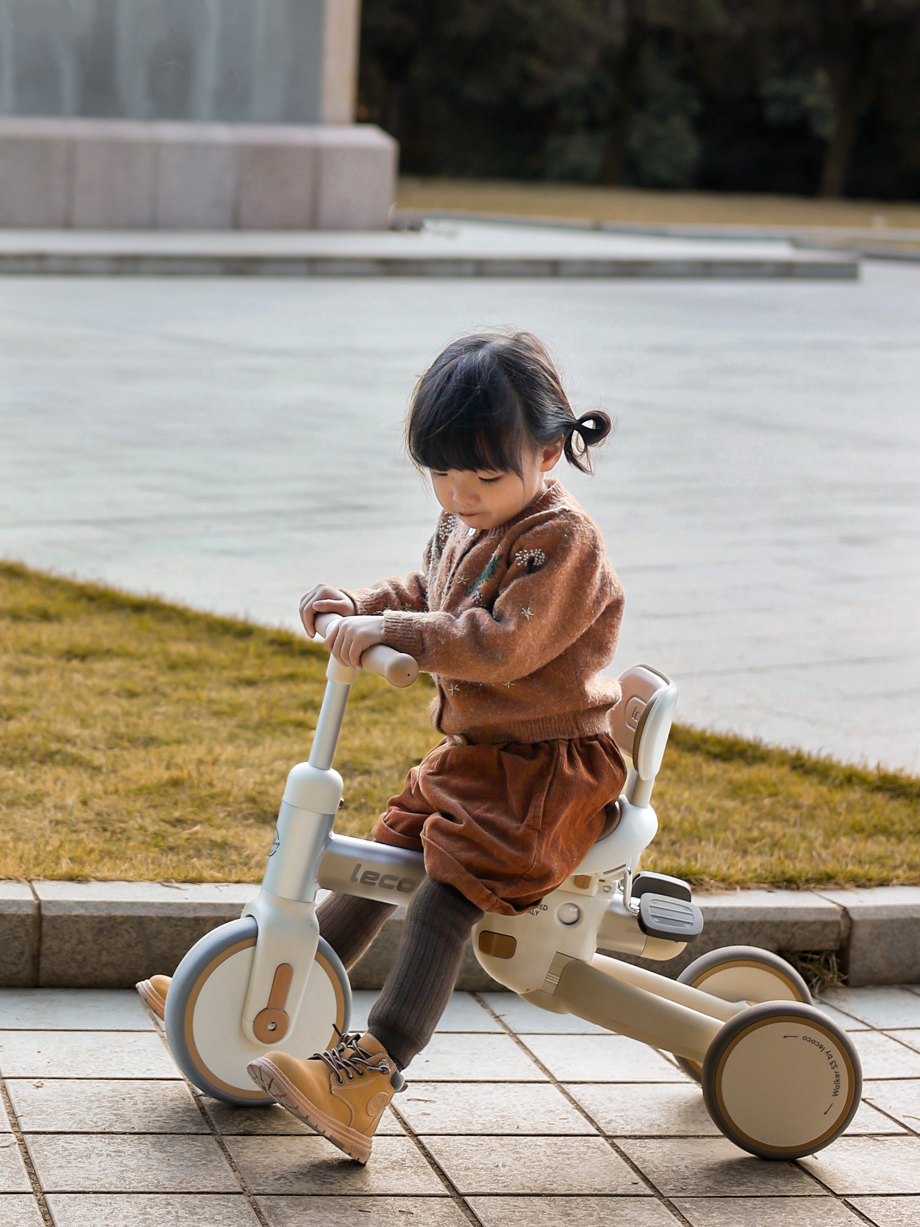 How Does a Tricycle Support Safe Riding for Young Children?