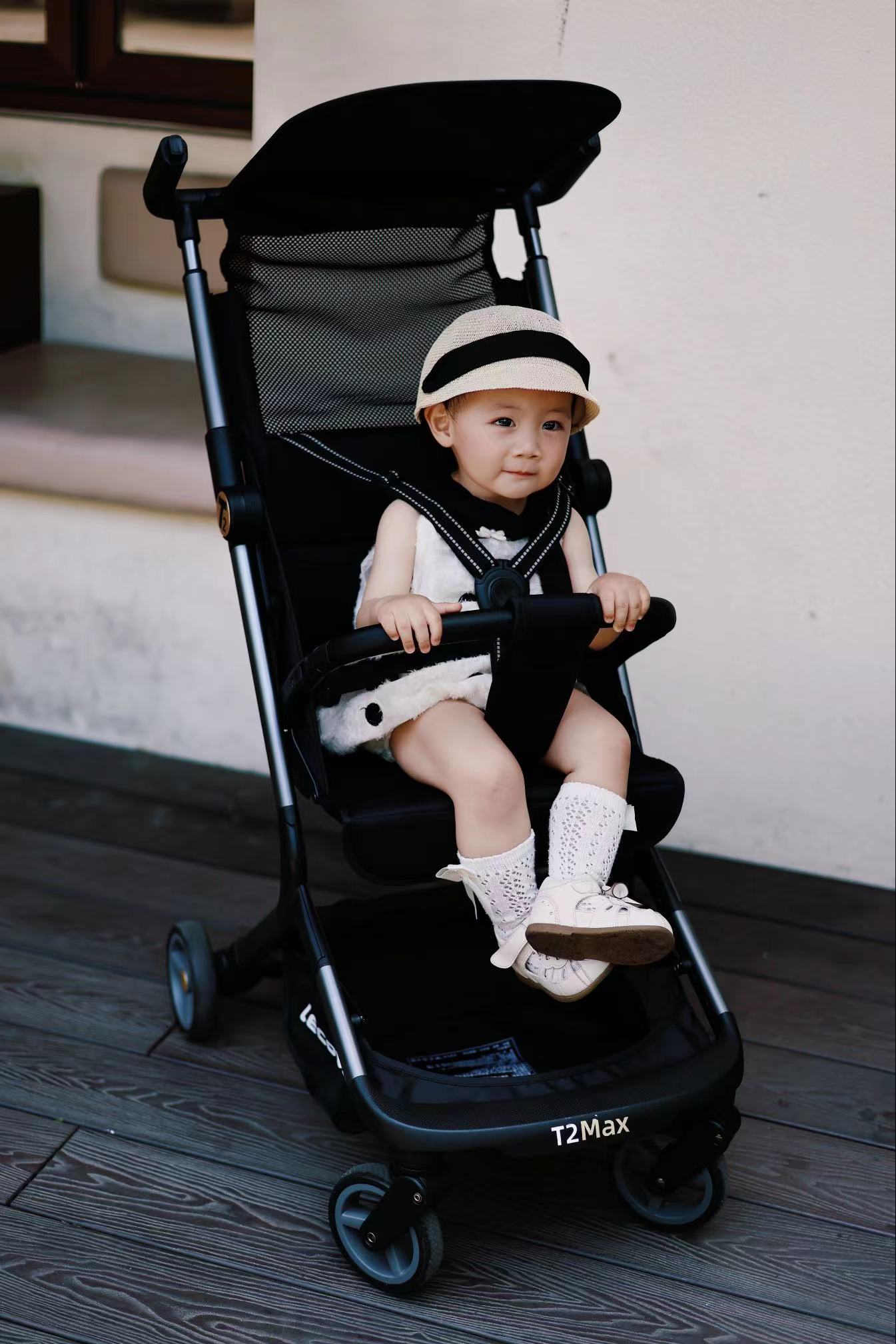 How Should Parents Choose a Stroller for Different Travel Scenarios?