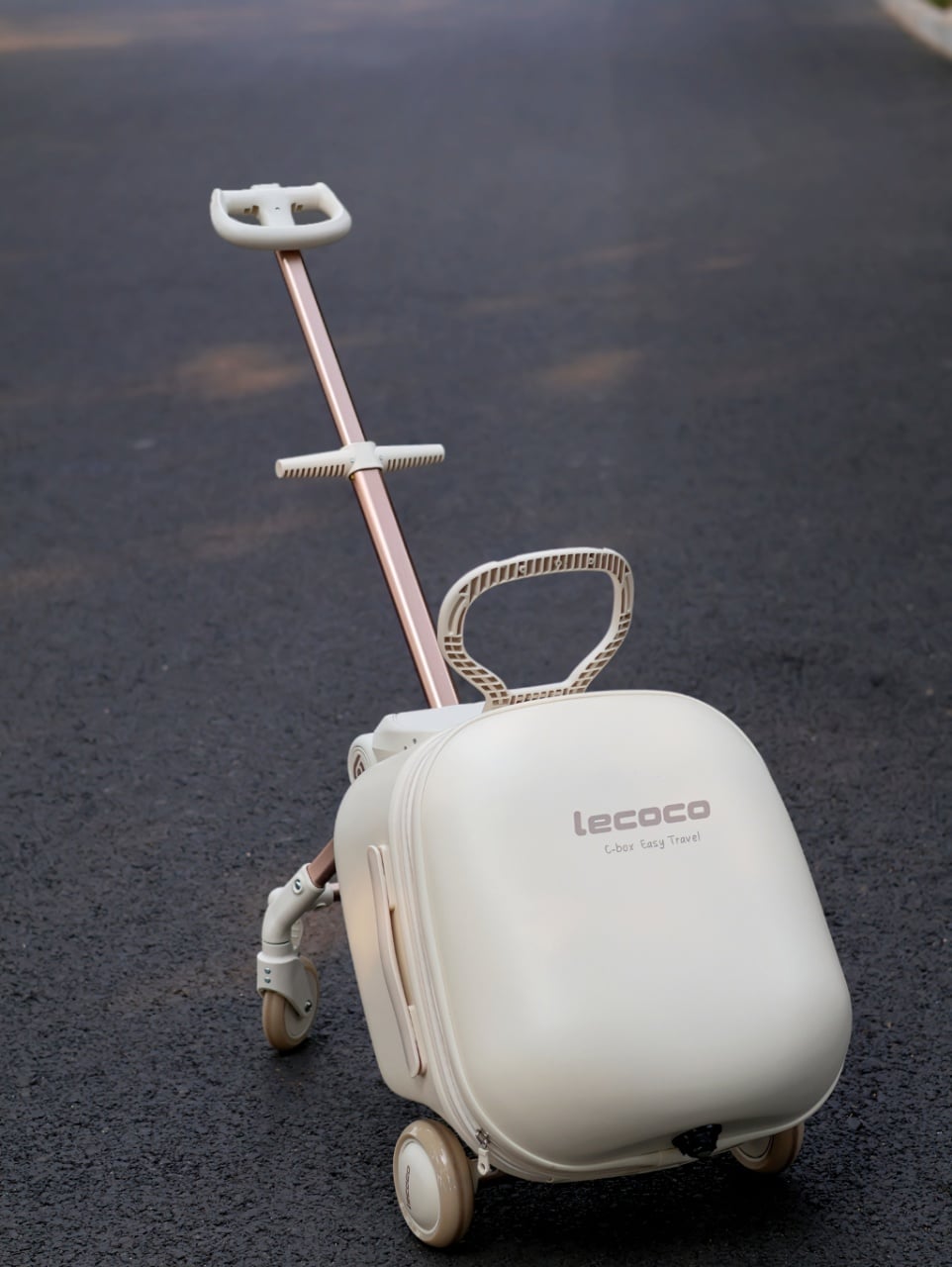 Why Is Weight Capacity Critical in a Ride-On Suitcase Structure?