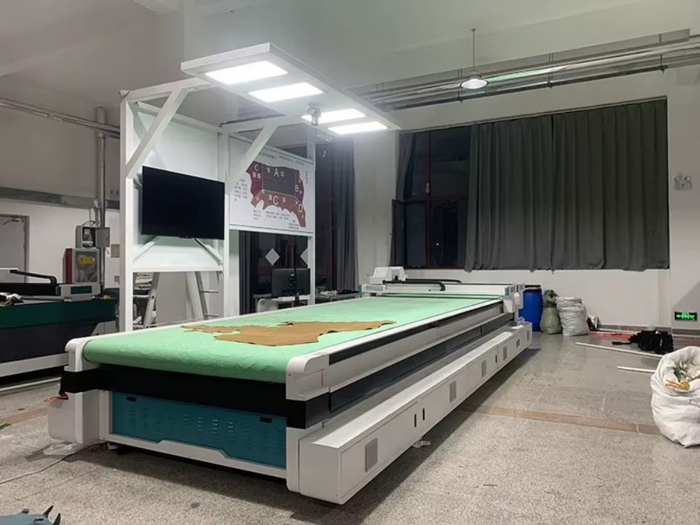 Bangzheng Intelligent Leather Cutting Machine High-Precision Digital Leather Processing Solution (4).jpg