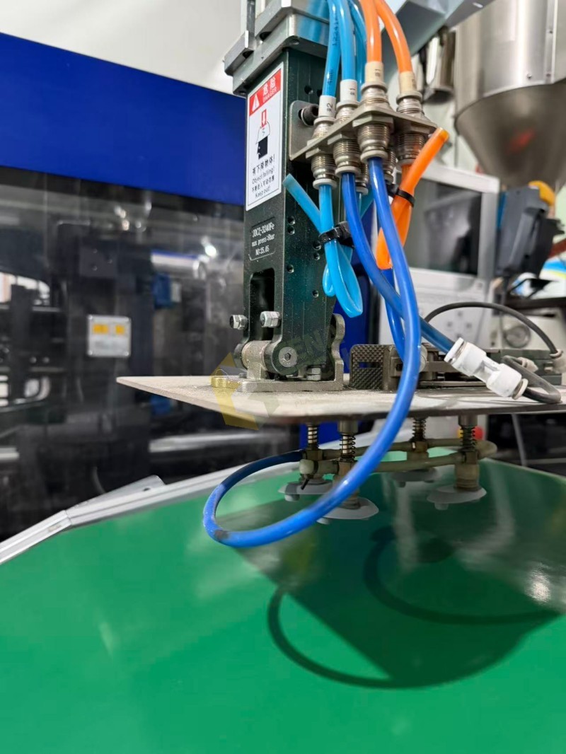 Representative Zhengna Technology injection molding production environment