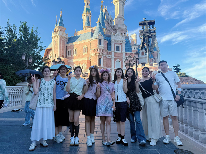 Tur Bangun Tim di Shanghai Disneyland & Kumpul Béak Sareng Santap Malam anu Hangat