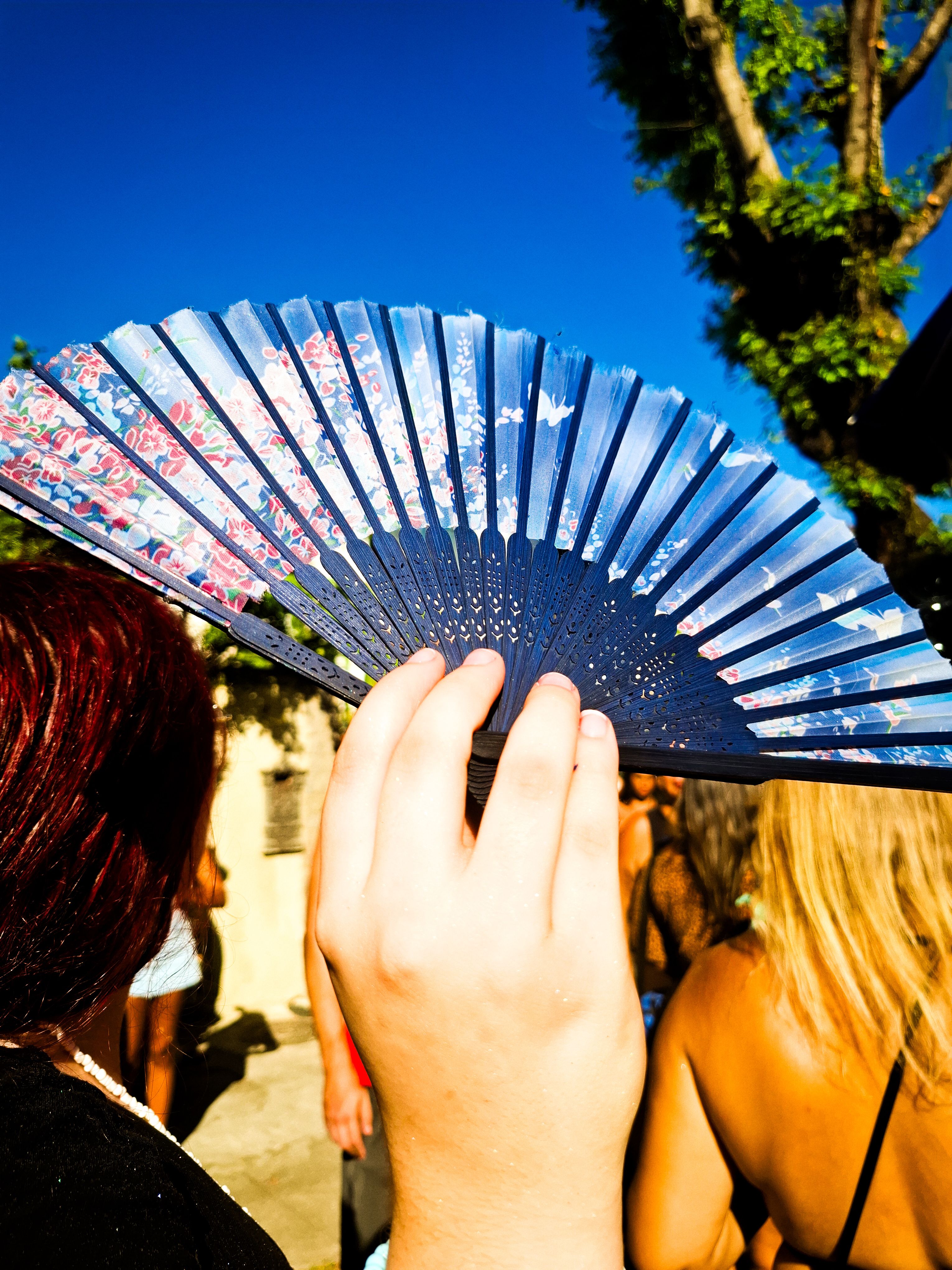 Why Custom Hand Fans Remain One of the Most Effective Promotional Products for Outdoor Events (3).jpg
