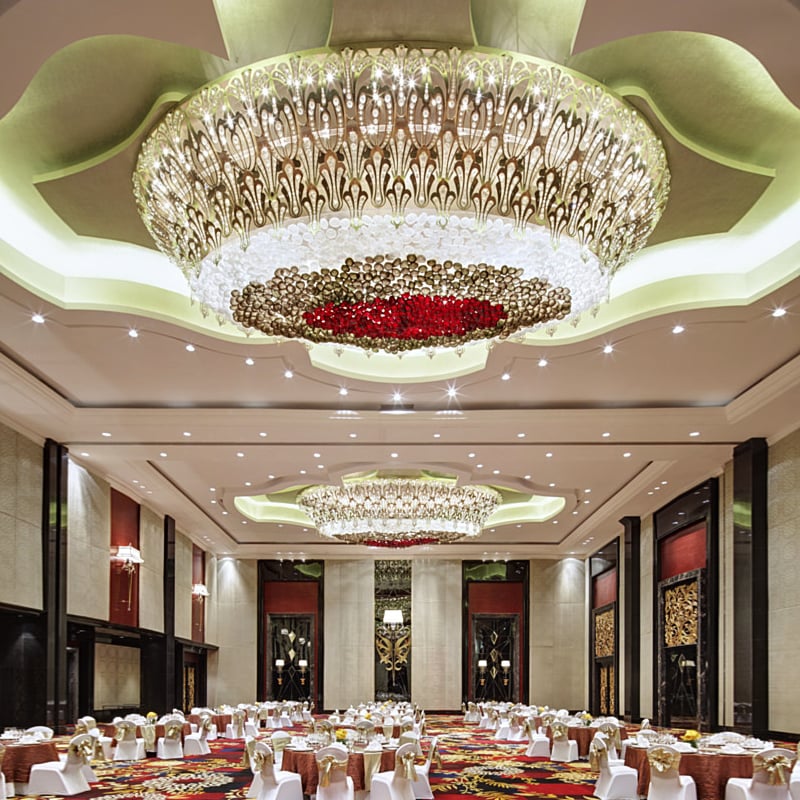Modern Luxury Crystal LED Chandelier Gold Hanging Lamp Long Iron Pendant for Restaurant Living Room Hotel Chandelier Pendant