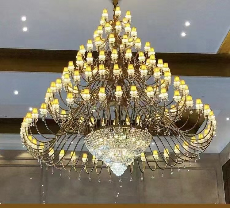 เปลี่ยนพื้นที่ของคุณให้โดดเด่นด้วยโคมระย้าคริสตัลขนาดใหญ่พิเศษของเรา