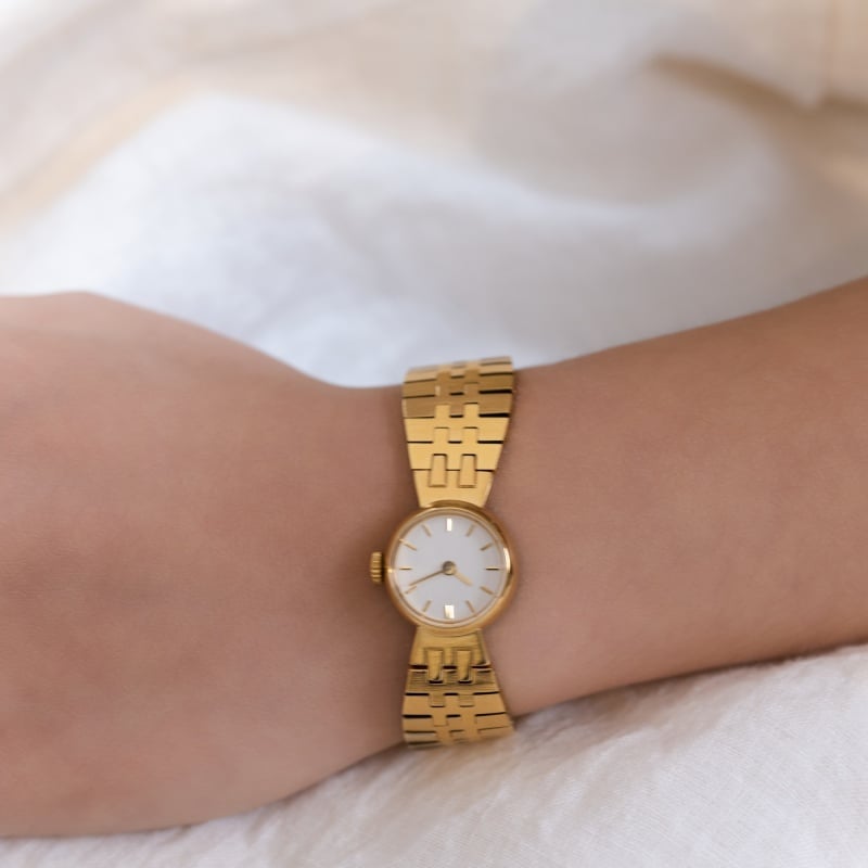 Women's Watch with Butterfly Shaped Strap, Vintage Gold-Plated Ladies Watch with Japanese Movement, High Quality