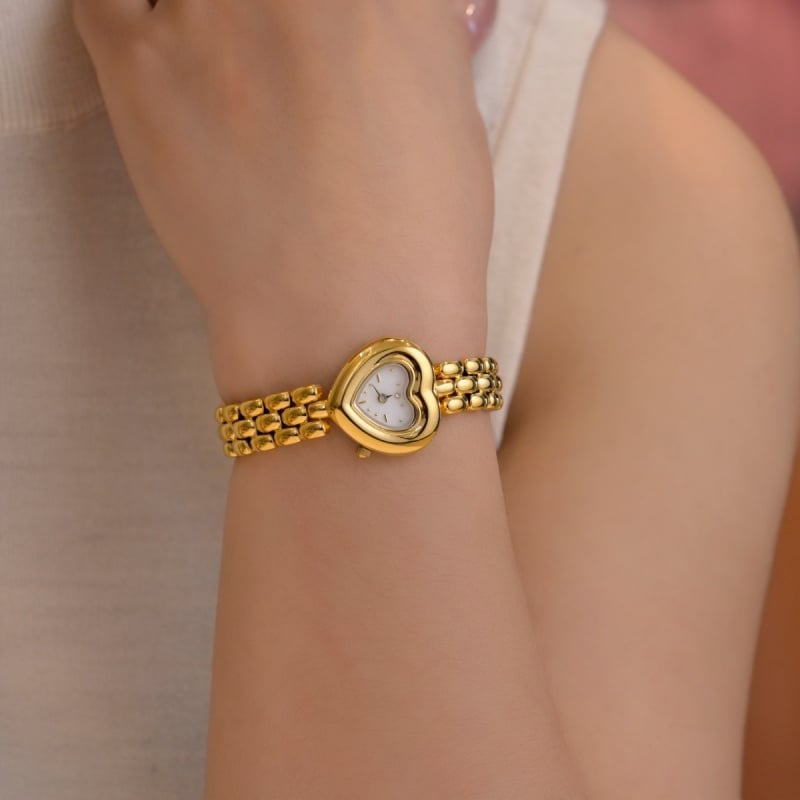 2026 New Style Heart-Shaped Watch, Retro Wristwatch with Diamond Inlay & Gold Plating, Original Design, Factory Direct Sale, Customizable Logo/Color/Material