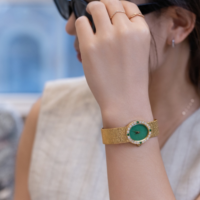 Our Vintage Women's Watches: A Perfect Blend of Elegance and Precision