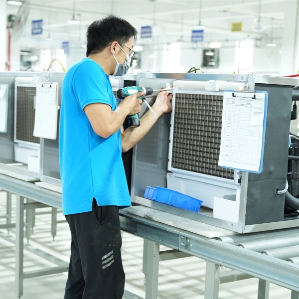 Servizi professionali di riparazione per macchine per il ghiaccio in fabbrica