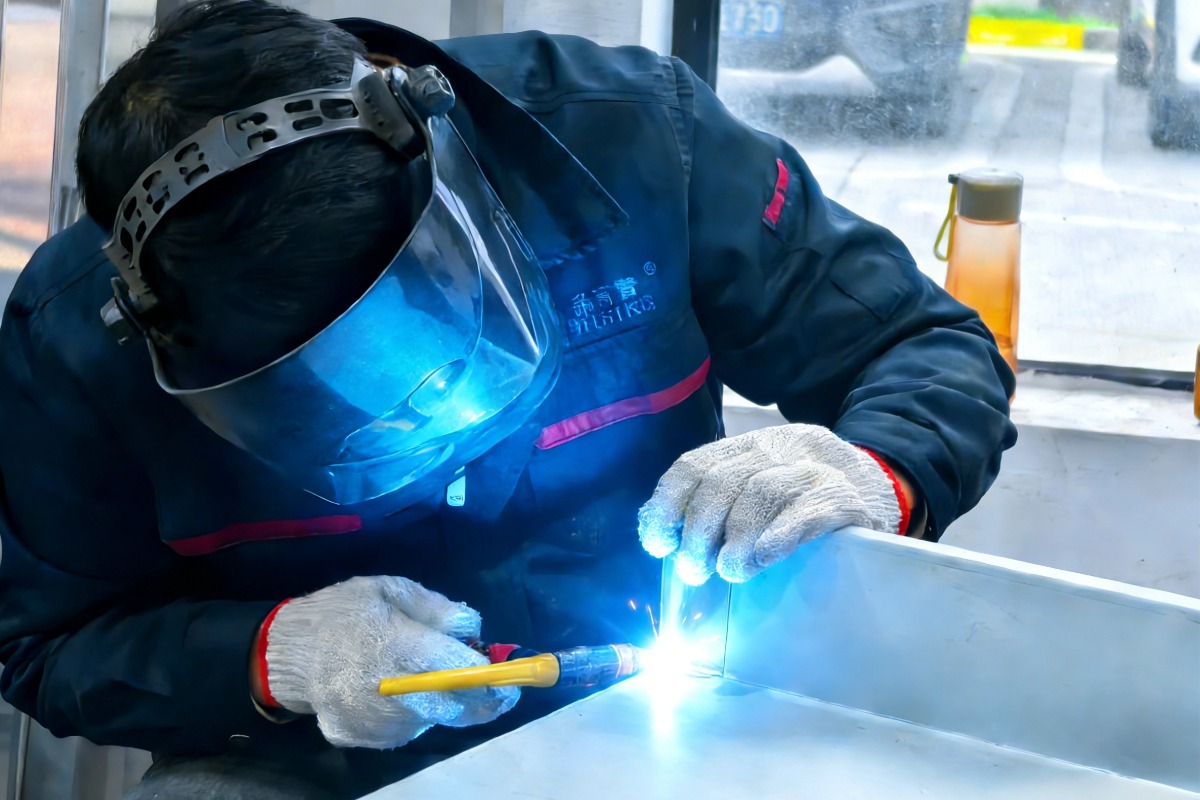 Stainless Steel Work Table – Gauge, Leg Type, and Size Selection for Different Applications