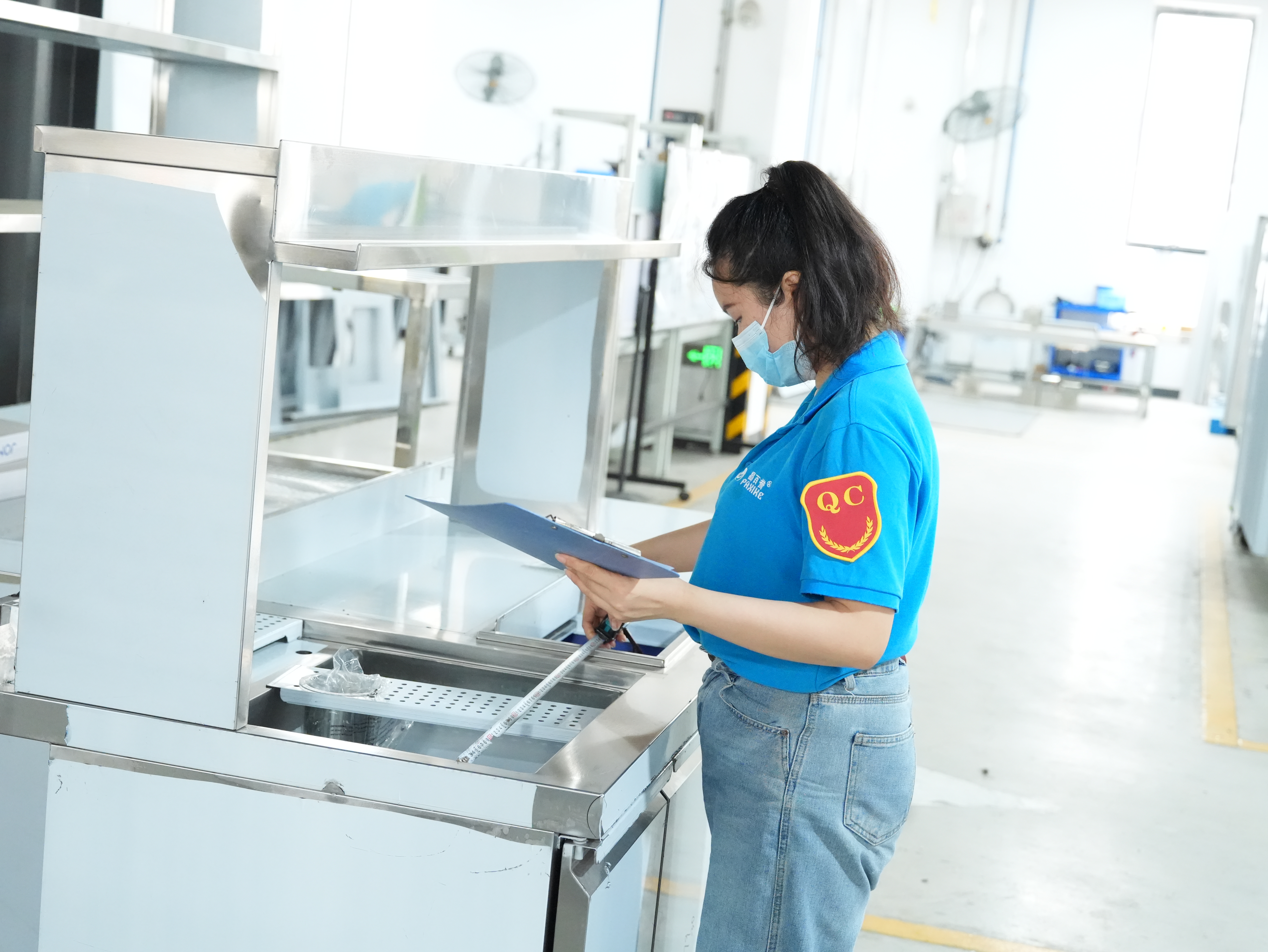 304 vs 201 Stainless Steel Worktables: Which Is Better for Commercial Kitchens?