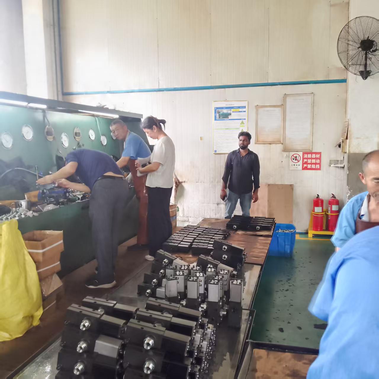 Overseas Client Visits Hebei Huachun Hydraulic to Co-Develop New Hydraulic Directional Control Valve