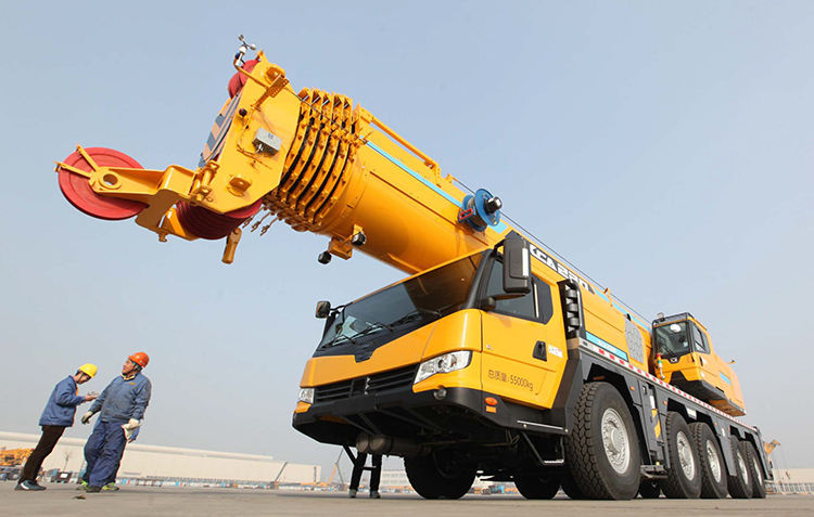 Used XCG XCA 220-ton crane