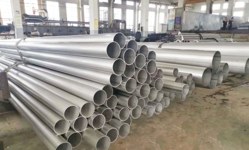 Seamless stainless steel pipe span between supports
