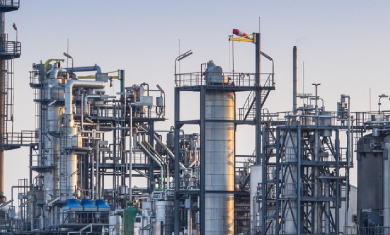 Stainless Steel Piping for Petrochemical Industry: Complete Material Selection from Refining to Storage