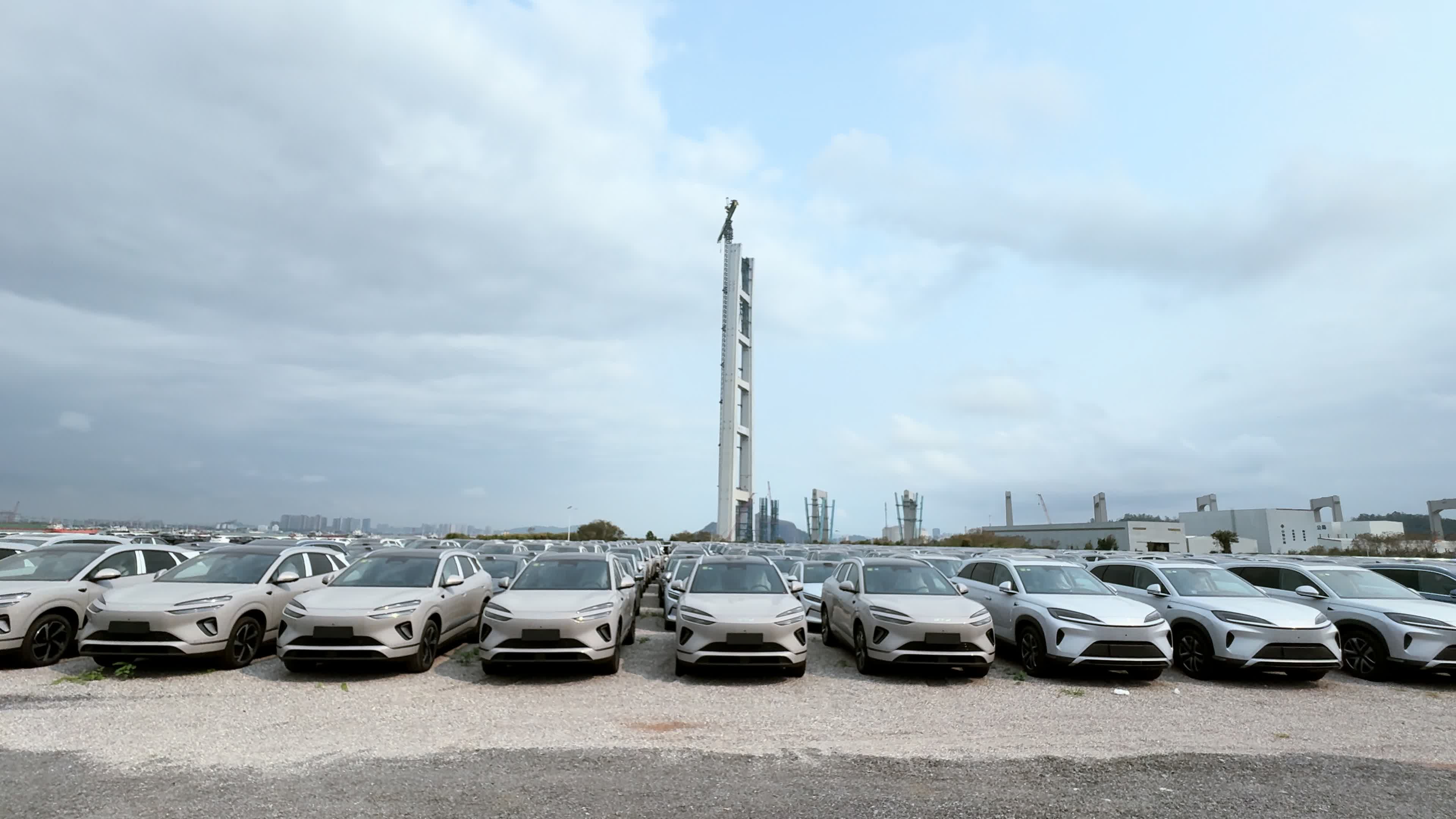 Large batch of inspected Chinese passenger vehicles ready for bulk export to African auto dealers