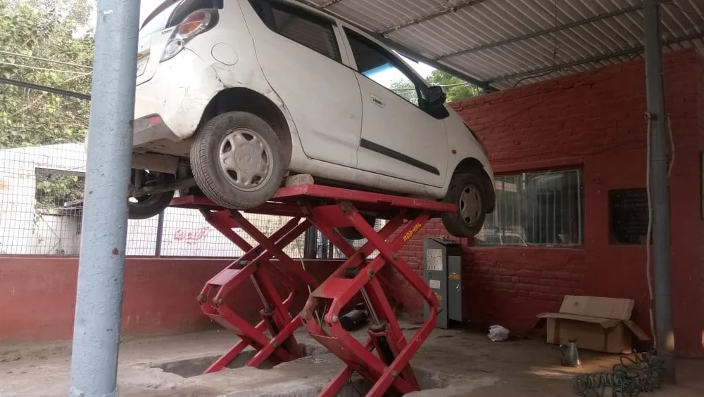 underbody-inspection-scissor-lift-1000x1000.webp