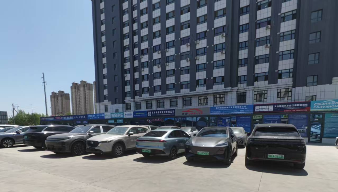 Bonded warehouse facility used for vehicle export processing in Kashgar