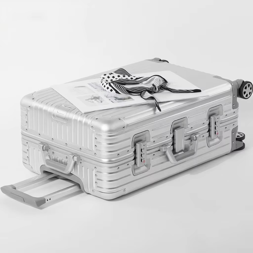 20-tommers koffert av rent aluminium med TSA-lås, universelle hjul og minimalistisk design for forretningsreiser