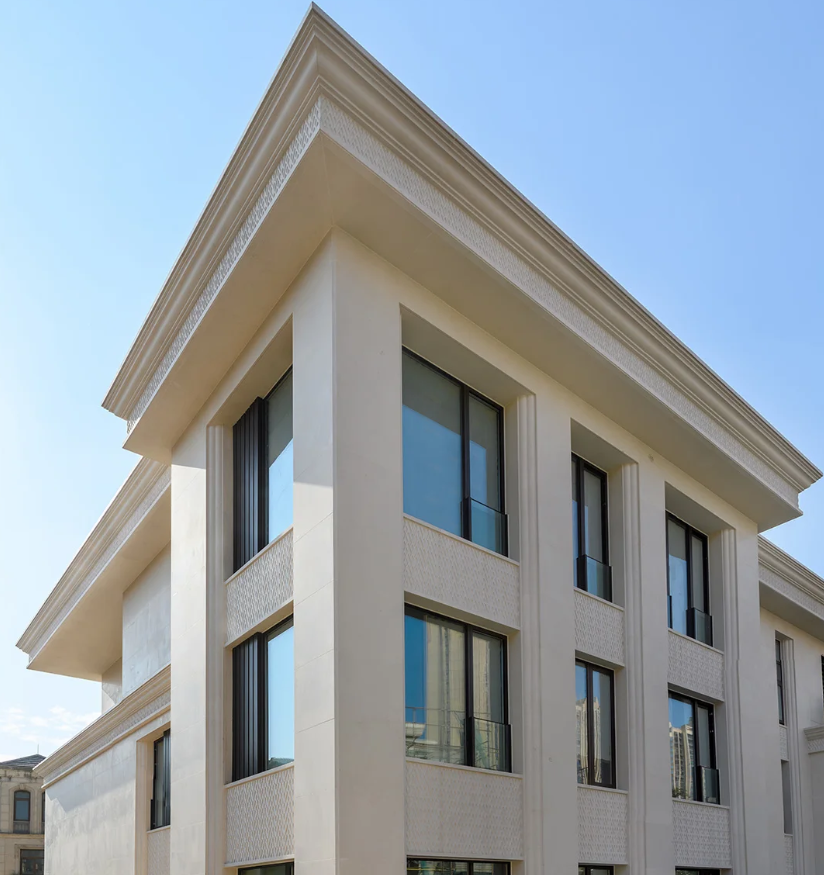 Portugal-Beige Kalkstein-Villa-Außenverkleidung | Individuelles natürliches Kalkstein-Außen-Design