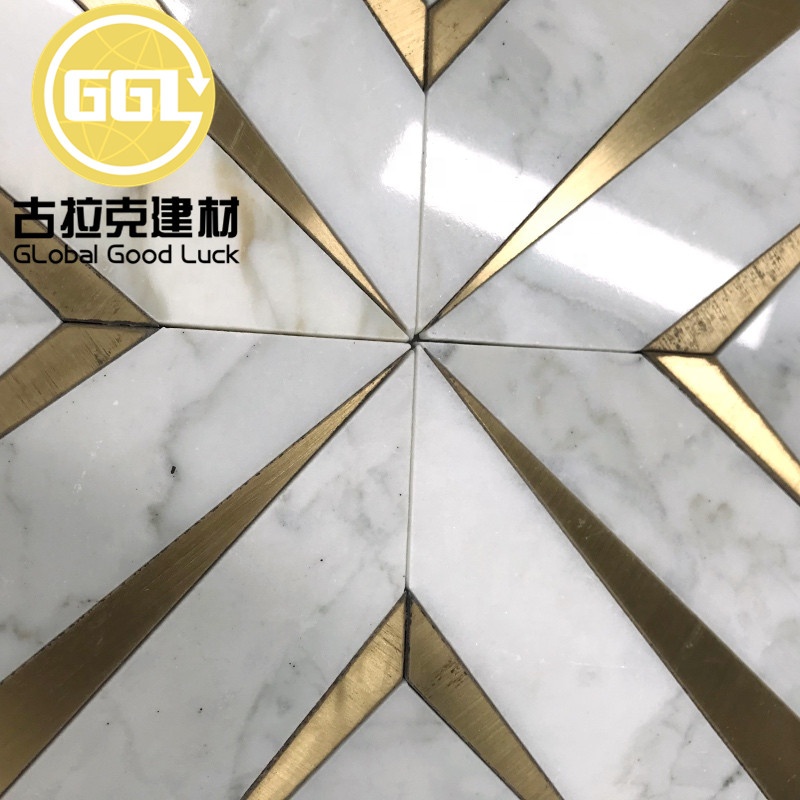 Calacatta Gold Marmorbetong Waterjet Mönstermosaik Inlagd Mosaik Brass